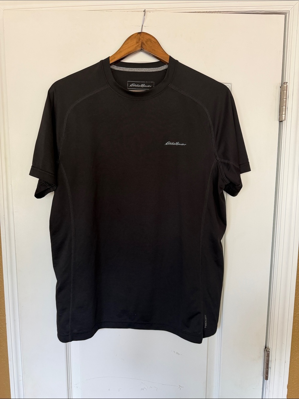 Eddie Bauer FreeDry Black Short-Sleeve Performance Tee.Size M